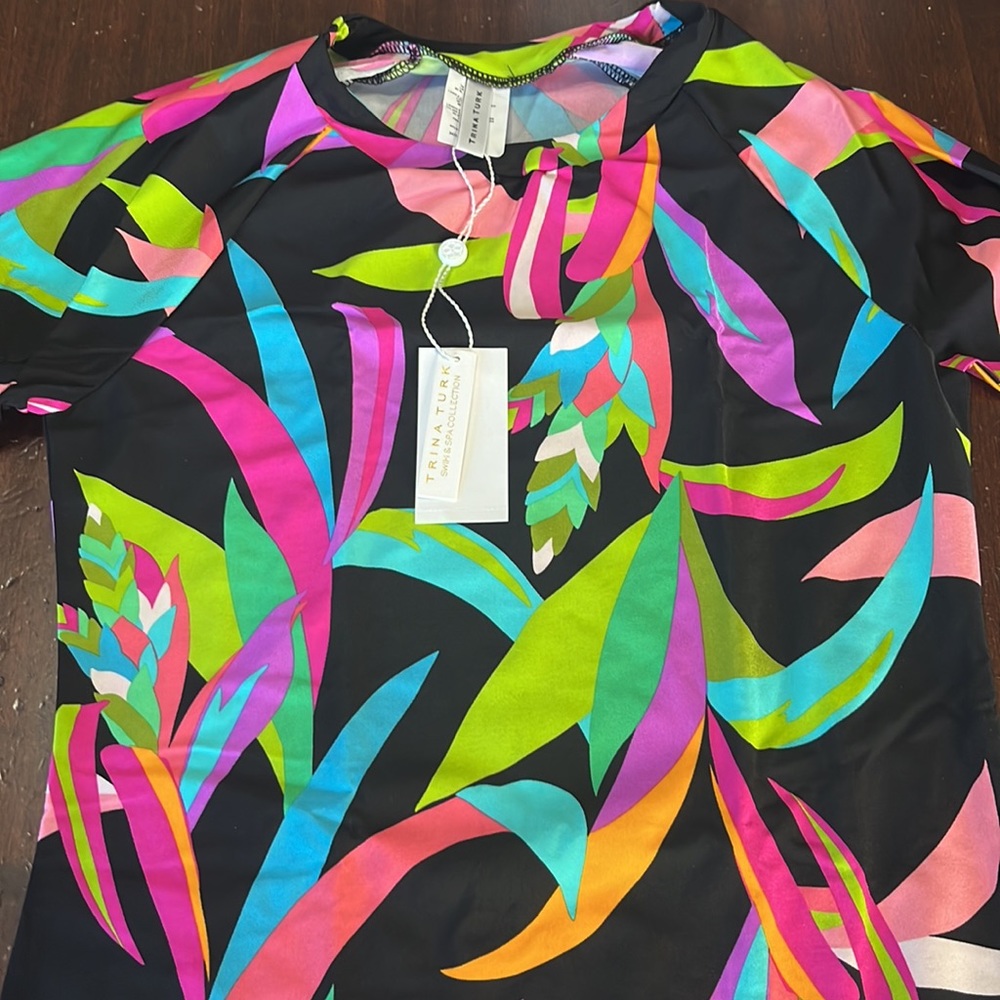 Trina Turk Birds of Paradise Swim Tee Rashguard - Picture 9 of 14